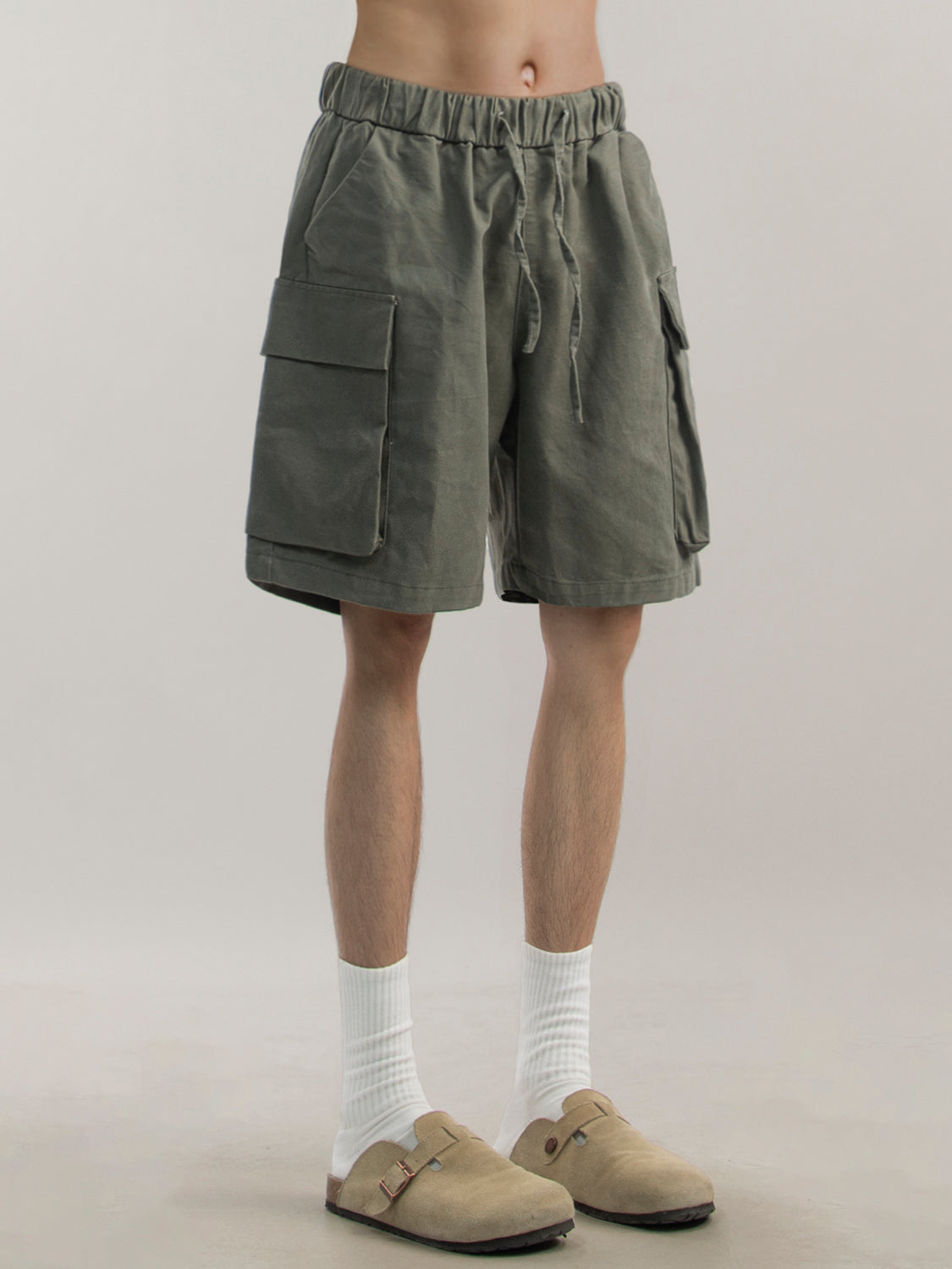Pantaloncini cargo uomo stile militare verde militare, larghezza ampia