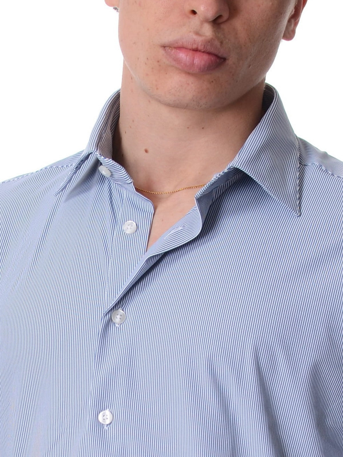 Camicia da uomo blu a maniche lunghe look casual o formale
