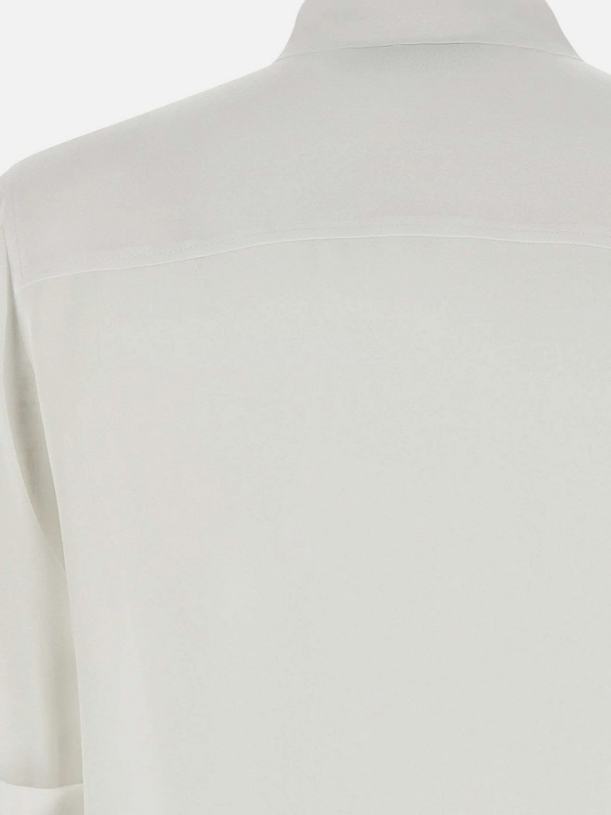 Camicia donna bianca classica in cotone o tessuto fluido